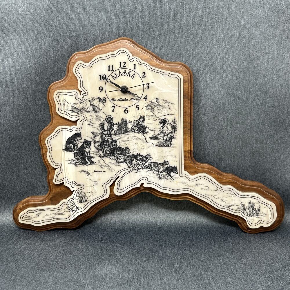 VTG 90s Kiana Alaska Mint Marble Wood Etched Clock Sled Dogs Anchorage AK WORKS